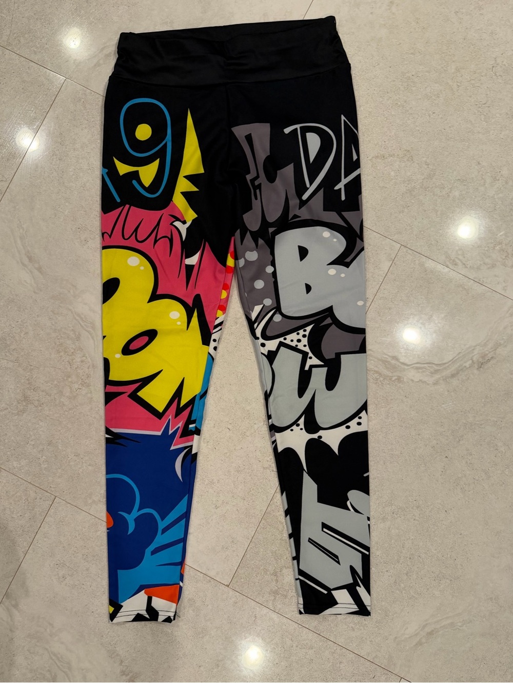 Women Graphic Pop-Art Leggings in Black with Multicolor Print size L